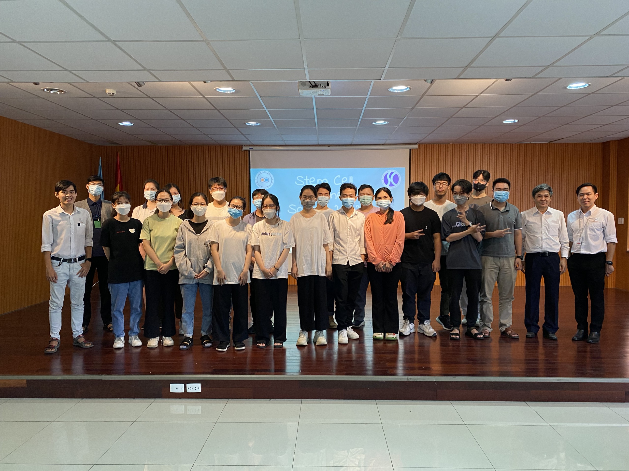 CHÀO ĐÓN 32 KHOÁ SINH CHƯƠNG TRÌNH STEM CELL SUMMER SCHOOL 2022 – ƯƠM MẦM TUỔI TRẺ